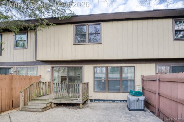 25178 Maplebrooke Drive, Southfield, MI 48033