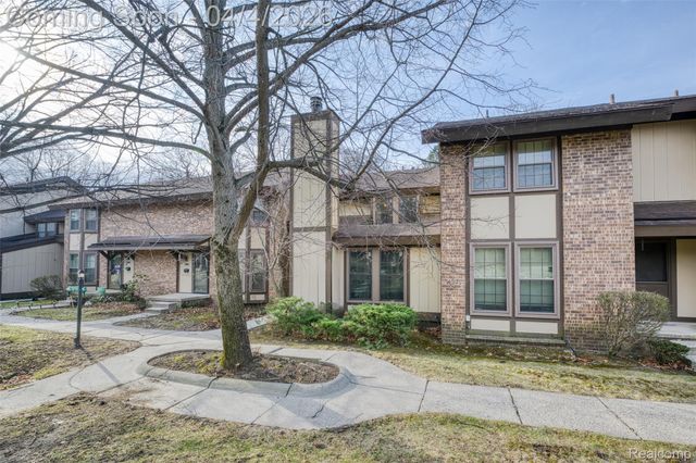 25178 Maplebrooke Drive, Southfield, MI 48033