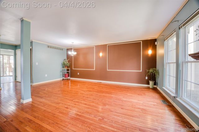 25178 Maplebrooke Drive, Southfield, MI 48033