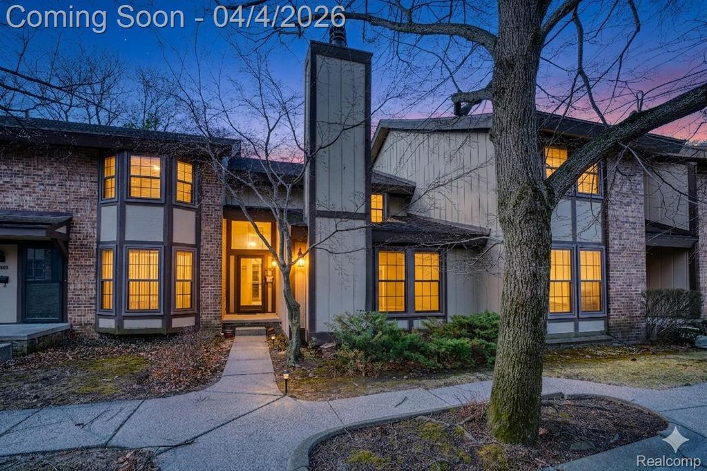 25178 Maplebrooke Drive, Southfield, MI 48033