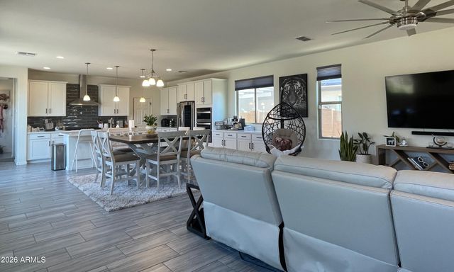 25623 N 21st Avenue, Phoenix, AZ 85085