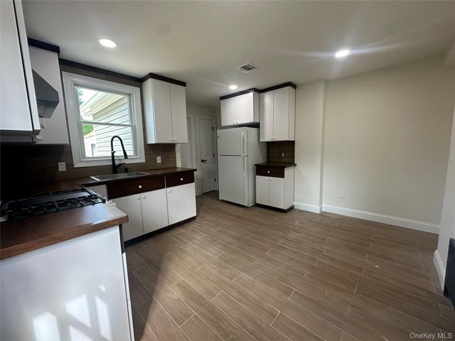 1 Alvin Street 1, Glen Cove, NY 11542