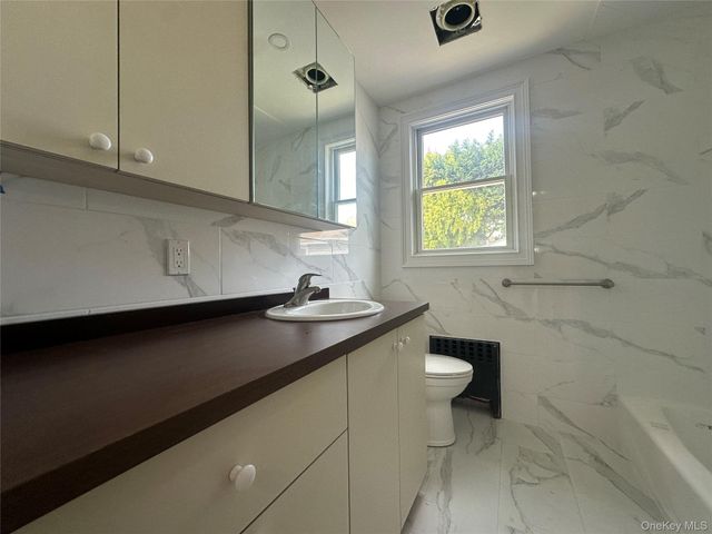 1 Alvin Street 1, Glen Cove, NY 11542