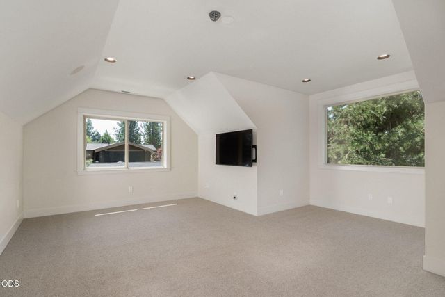 2425 NW Lemhi Pass Drive, Bend, OR 97703
