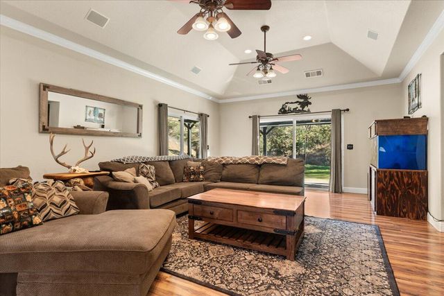 14375 Moss Drive, Redding, CA 96003