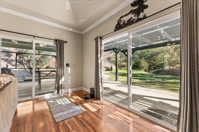 14375 Moss Drive, Redding, CA 96003