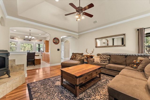 14375 Moss Drive, Redding, CA 96003