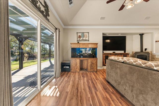 14375 Moss Drive, Redding, CA 96003