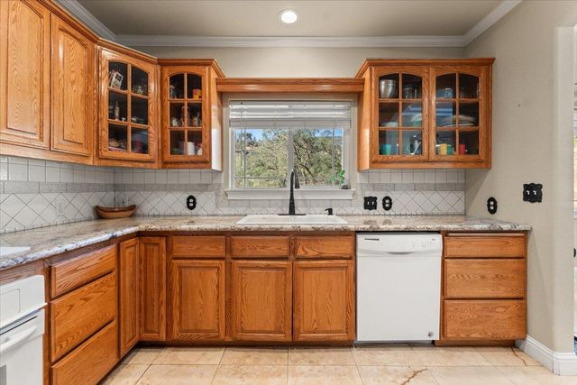 14375 Moss Drive, Redding, CA 96003