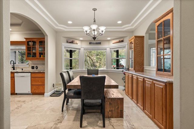 14375 Moss Drive, Redding, CA 96003