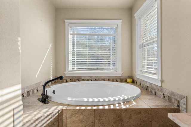 14375 Moss Drive, Redding, CA 96003