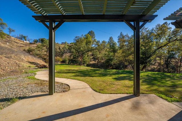 14375 Moss Drive, Redding, CA 96003