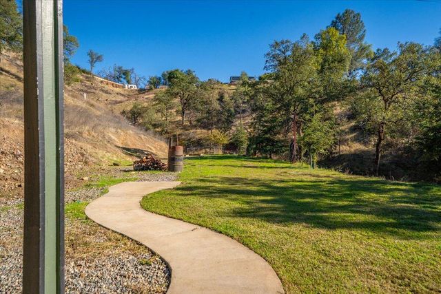 14375 Moss Drive, Redding, CA 96003