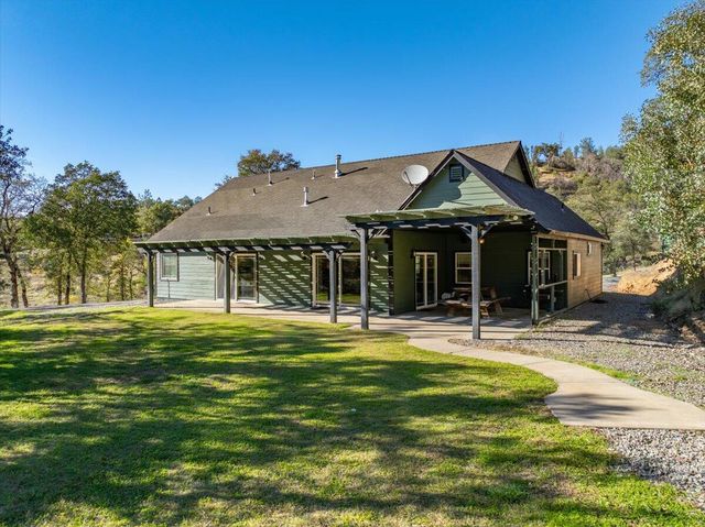 14375 Moss Drive, Redding, CA 96003