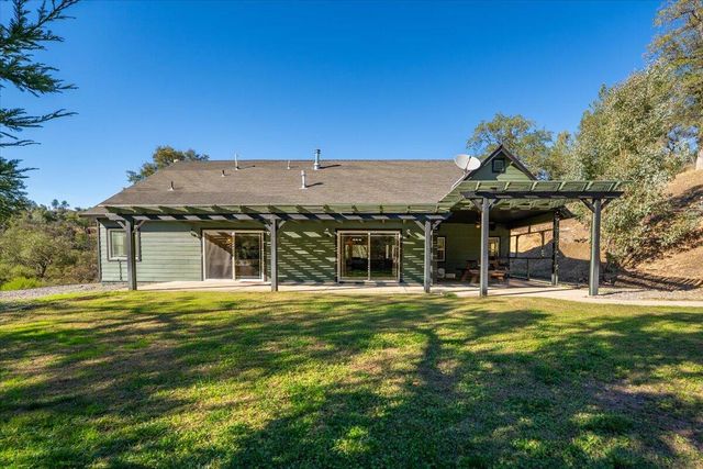 14375 Moss Drive, Redding, CA 96003