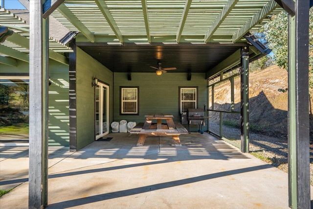 14375 Moss Drive, Redding, CA 96003