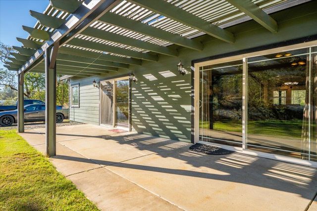 14375 Moss Drive, Redding, CA 96003