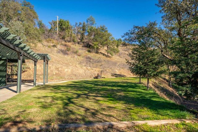 14375 Moss Drive, Redding, CA 96003