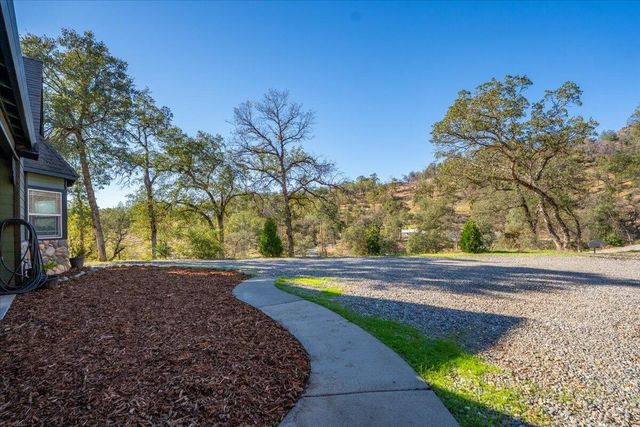 14375 Moss Drive, Redding, CA 96003