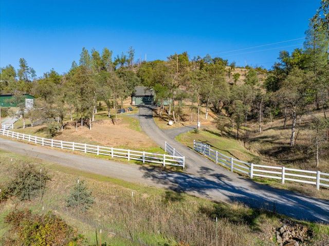 14375 Moss Drive, Redding, CA 96003