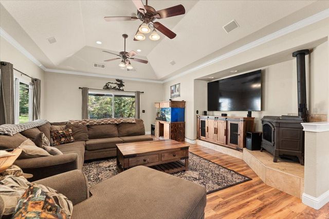 14375 Moss Drive, Redding, CA 96003