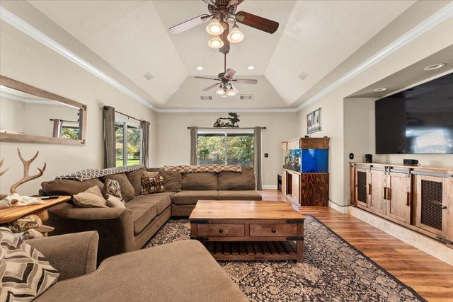 14375 Moss Drive, Redding, CA 96003