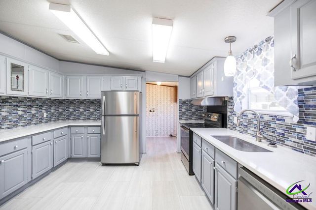 575 Grovania Road, Hawkinsville, GA 31036