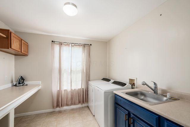 102 Parkdale Drive, Johnstown, OH 43031