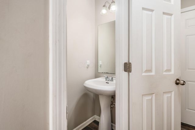 102 Parkdale Drive, Johnstown, OH 43031