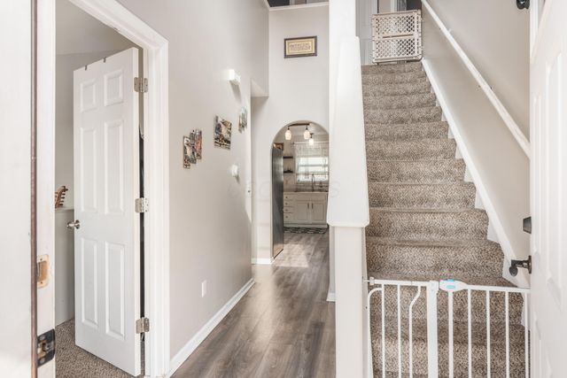 102 Parkdale Drive, Johnstown, OH 43031