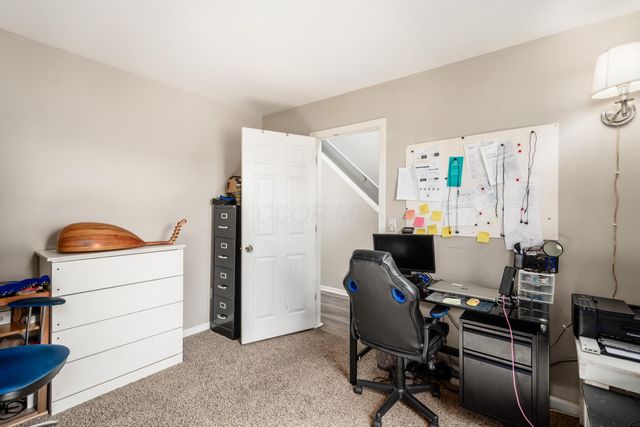 102 Parkdale Drive, Johnstown, OH 43031