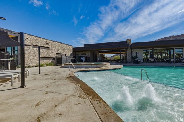 3329 E BIG BEND LN, Washington, UT 84780