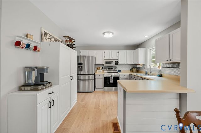 7467 Zorbas Ln, Mechanicsville, VA 23111