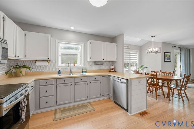 7467 Zorbas Ln, Mechanicsville, VA 23111