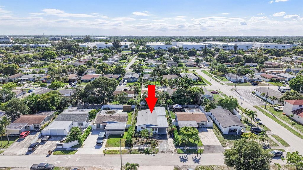 481 NW 2nd Terrace, Deerfield Beach, FL 33441