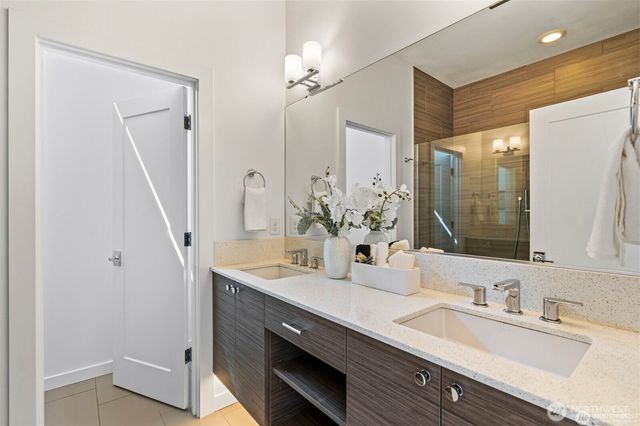 230 26th Avenue E, Seattle, WA 98112