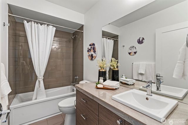 230 26th Avenue E, Seattle, WA 98112