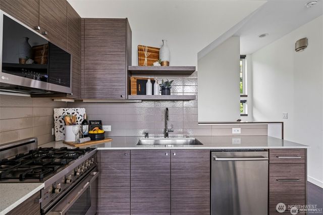 230 26th Avenue E, Seattle, WA 98112