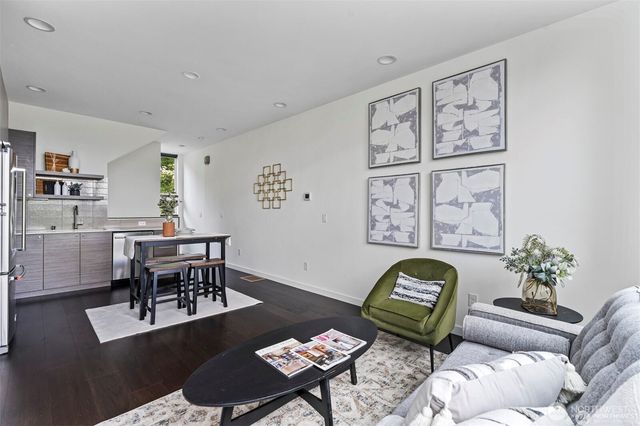 230 26th Avenue E, Seattle, WA 98112