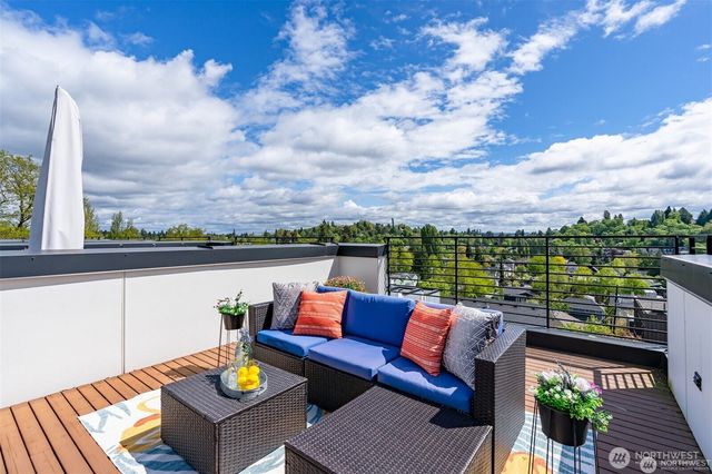 230 26th Avenue E, Seattle, WA 98112