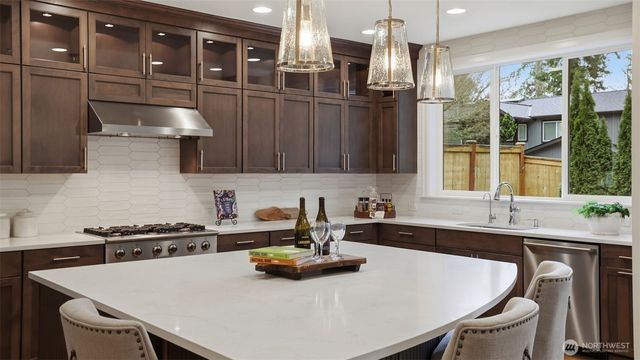 21801 SE 1st Street, Sammamish, WA 98074