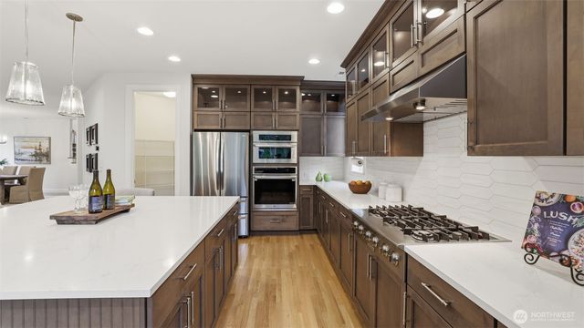 21801 SE 1st Street, Sammamish, WA 98074