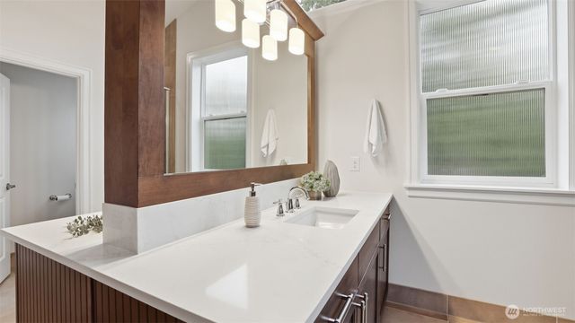 21801 SE 1st Street, Sammamish, WA 98074