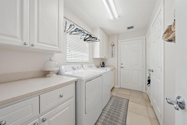 8229 Saint Johns Court, Wellington, FL 33414