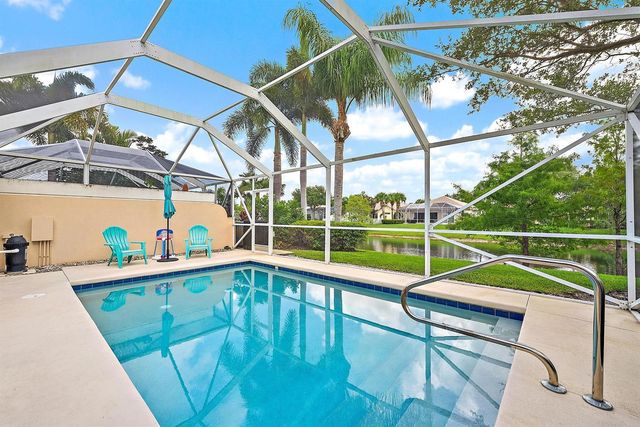 8229 Saint Johns Court, Wellington, FL 33414