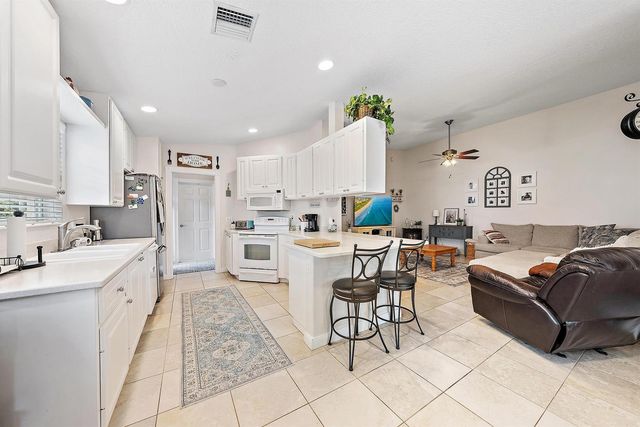 8229 Saint Johns Court, Wellington, FL 33414