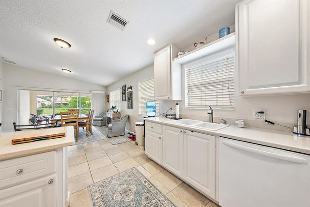 8229 Saint Johns Court, Wellington, FL 33414