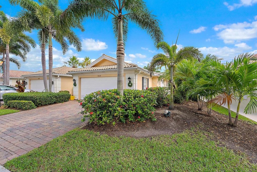 8229 Saint Johns Court, Wellington, FL 33414