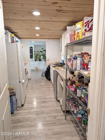 110 SILVER LAKE Drive, Hawthorne, FL 32640