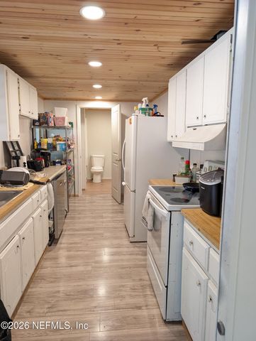 110 SILVER LAKE Drive, Hawthorne, FL 32640